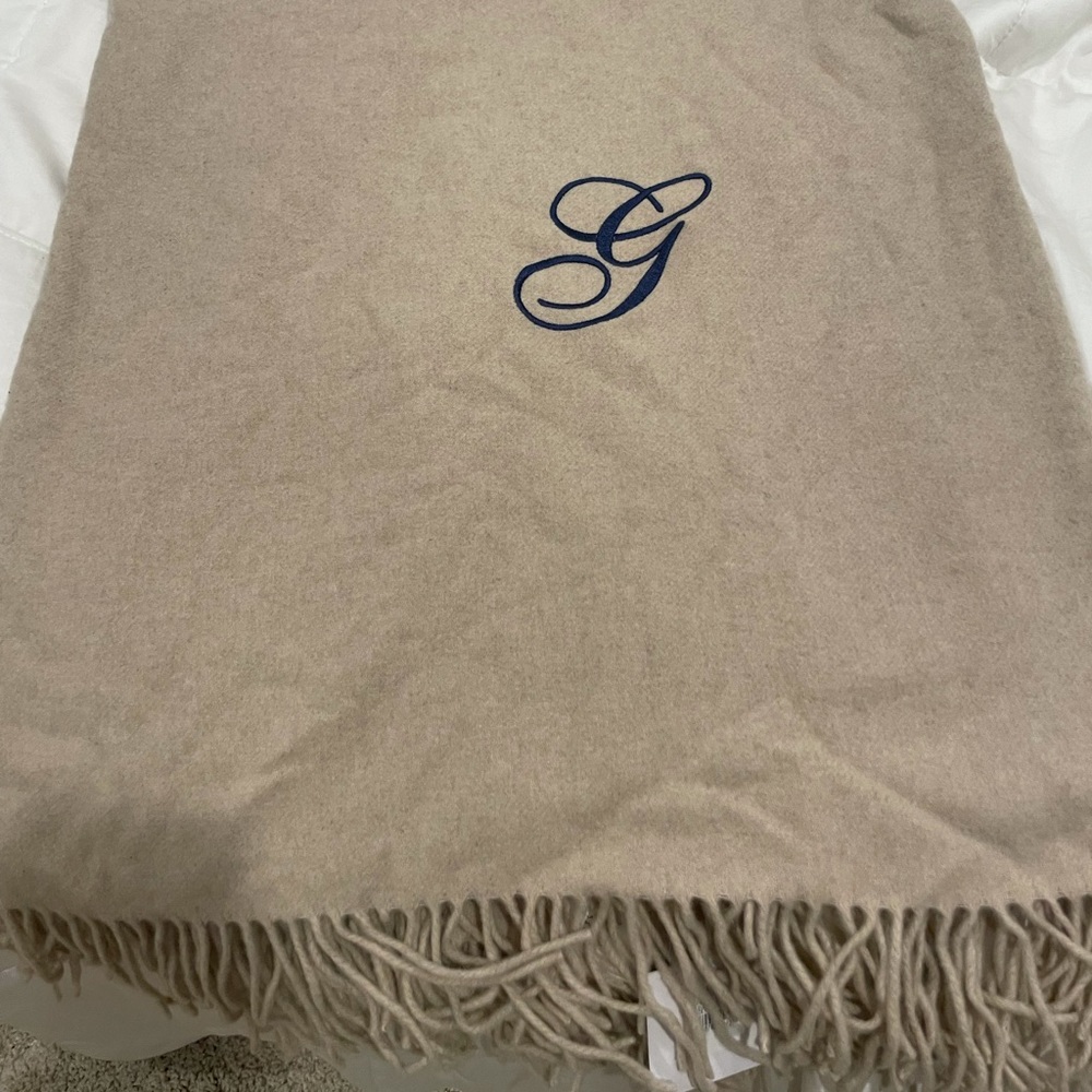 Cashmere blanket with G